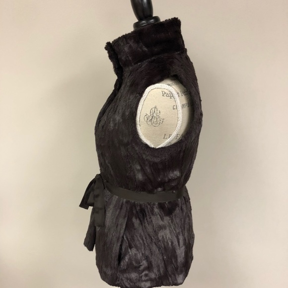 Banana Republic faux fur vest with ribbon belt - Picture 3 of 8